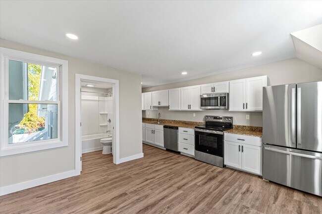 Building Photo - 378 S Mammoth Rd