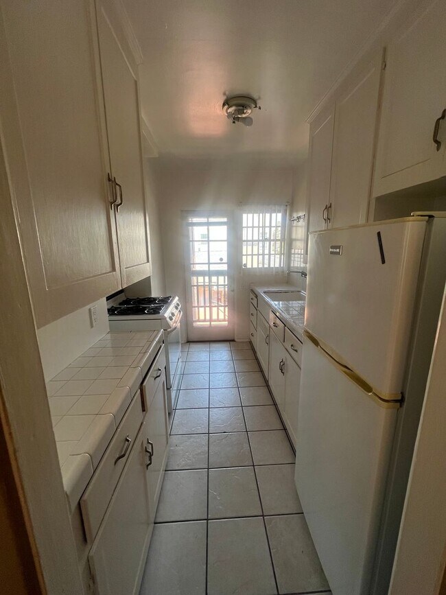 Building Photo - Updated 1 Bed / 1 Bath in Prime Hillcrest–...