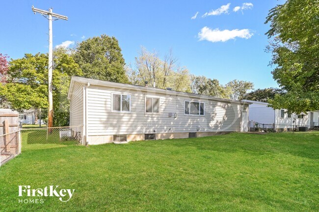 Building Photo - 1140 Estes Dr