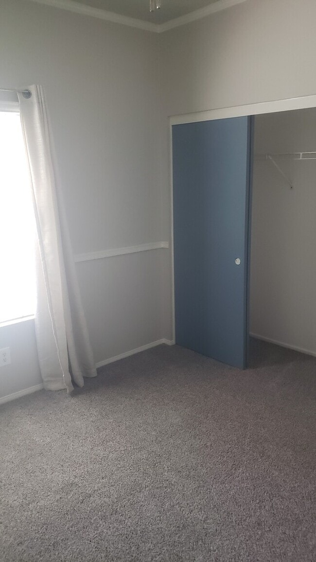 Building Photo - Welcome to this stunning 3-bedroom, 2.5-ba...