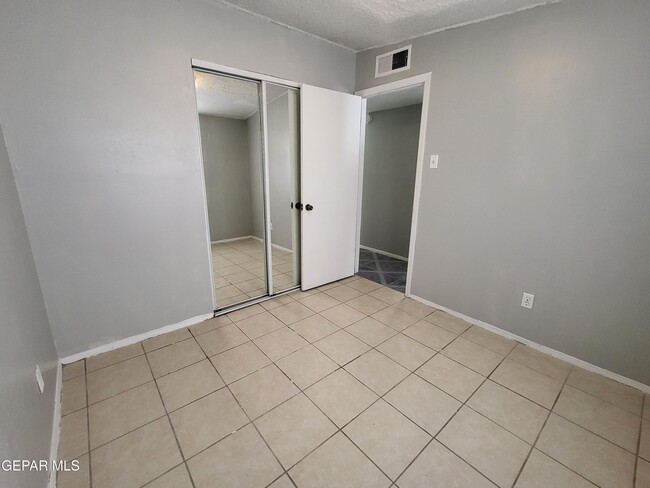 Building Photo - 302 Limonite Cir