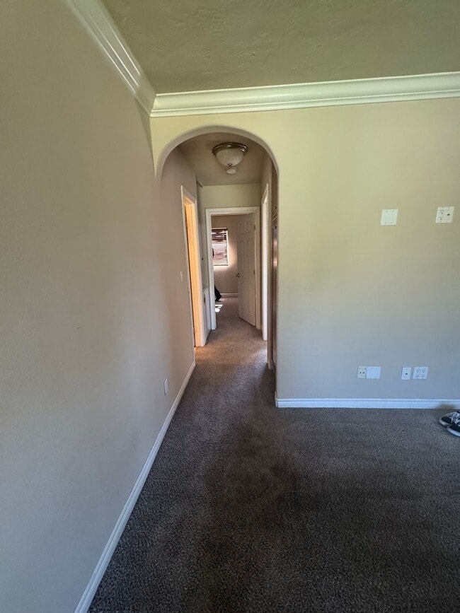 Building Photo - Charming 2-Bedroom, 1-Bathroom Condo for R...