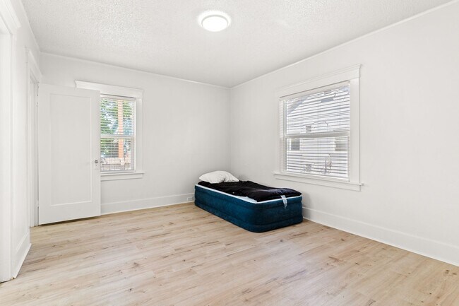 Building Photo - Comfort and Convenience: Cottage Living in...