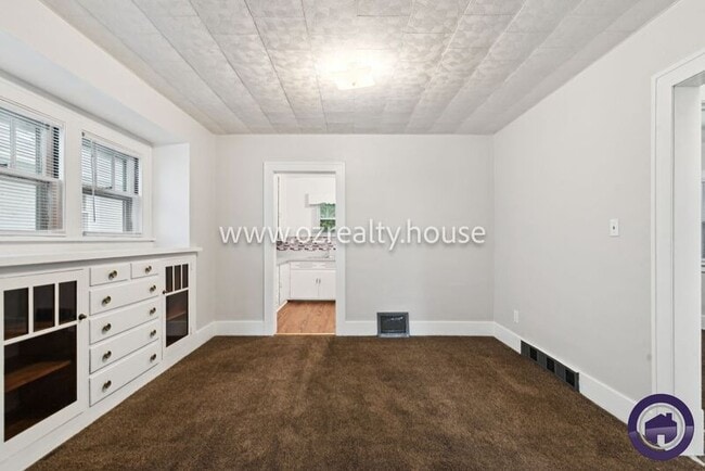 Building Photo - 1727 Berkshire Pl