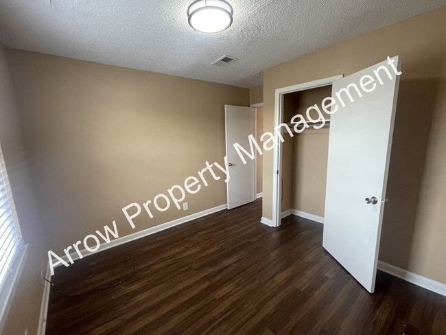 Building Photo - Newly Renovated 3 Bedroom 2 Bath Home in Nashville!