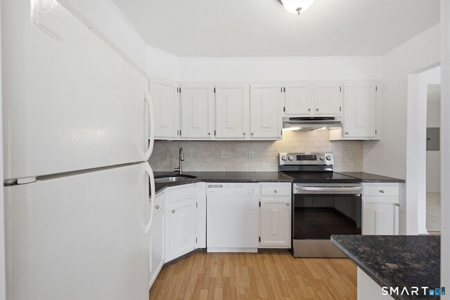 Building Photo - 255 Strawberry Hill Ave