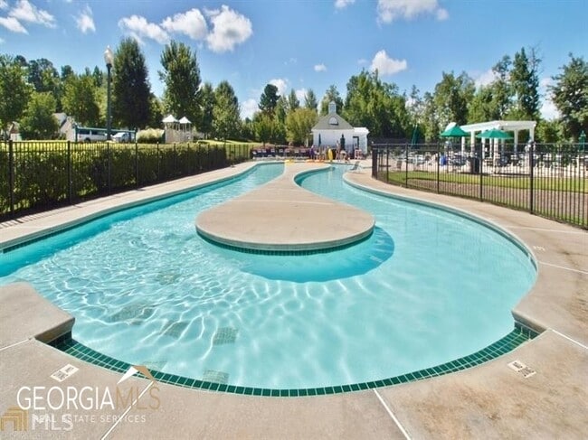 Building Photo - 54 Medallion Park