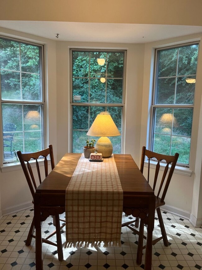 Building Photo - Beautiful Donelson Cottage With Private Fenced Yard