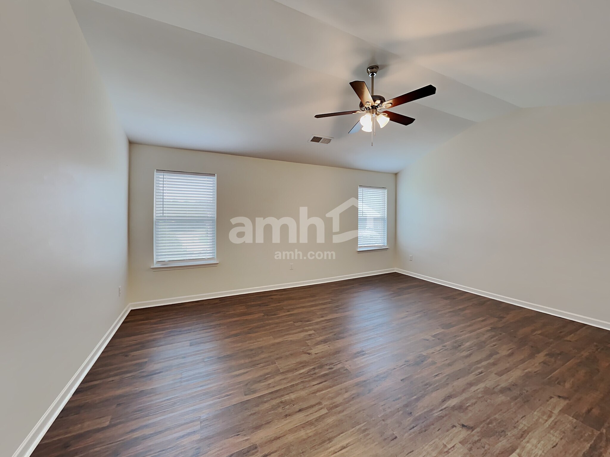 Building Photo - 1157 Paramount Dr
