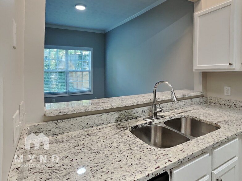 Building Photo - 857 Glynn Oaks Dr