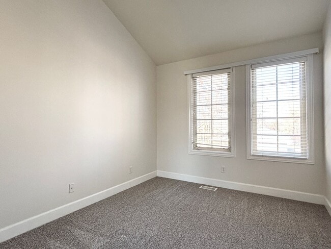Building Photo - 943 Sage Park Ln S