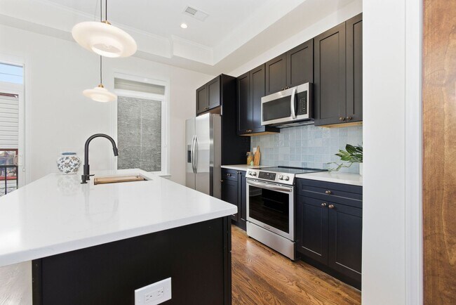 Building Photo - 2926 W Oxford St