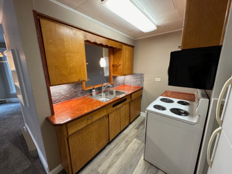 Building Photo - 347 W State St