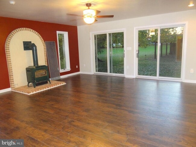 Building Photo - 668 Broad St