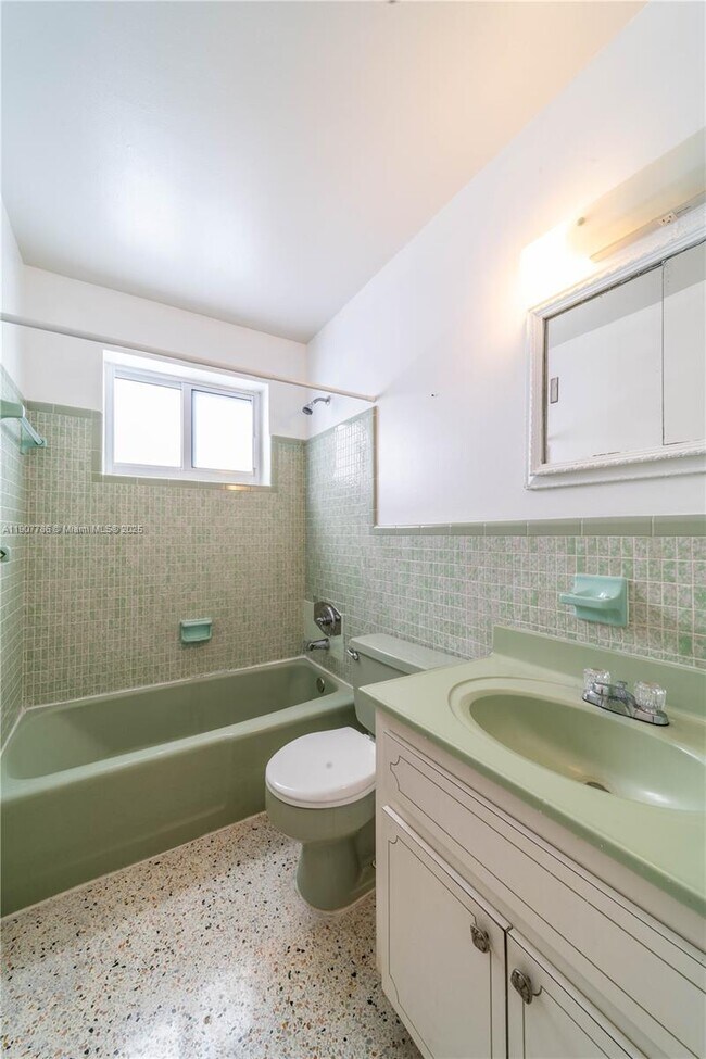 Building Photo - 23 NW 33rd Ave