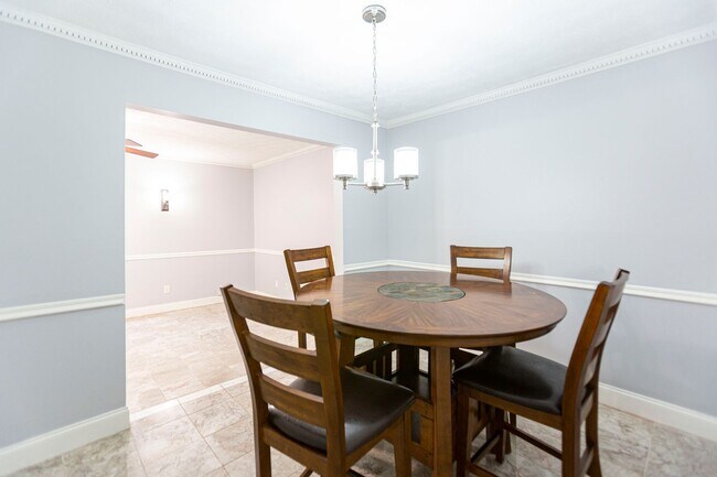 Building Photo - 2bd Townhome in the Heart of Tucker