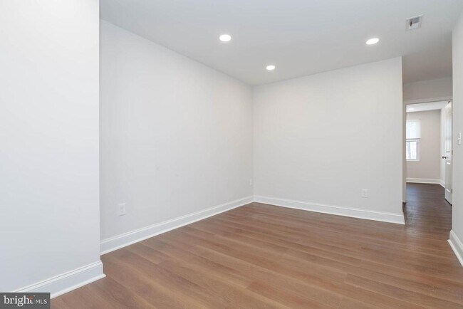 Building Photo - 508 N Linwood Ave