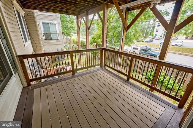 Building Photo - 3385 Beechcliff Dr