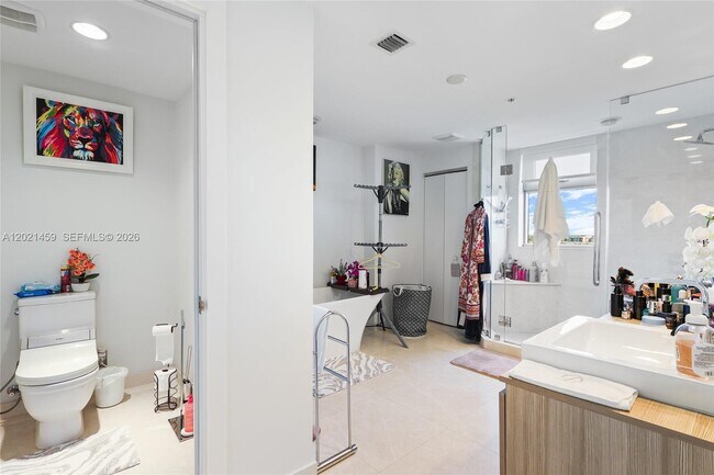 Building Photo - 17301 Biscayne Blvd