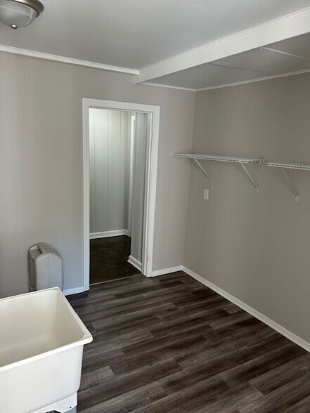 Building Photo - 6050 OH-14
