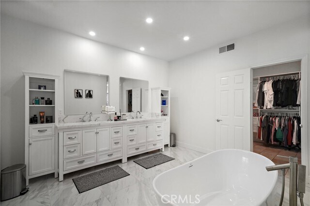 Building Photo - 22645 Hazeltine