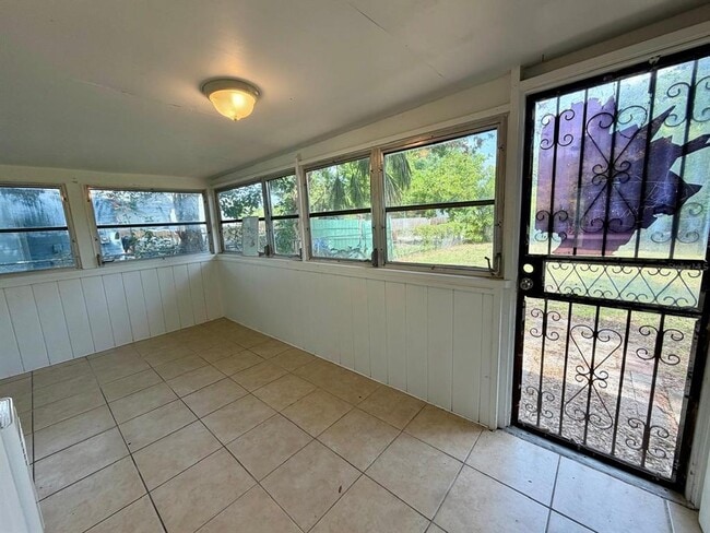 Building Photo - 4627 19th Ave S