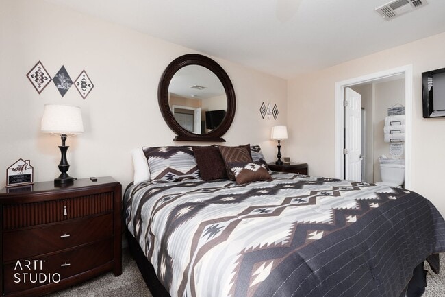 Building Photo - Beautiful 3-bedroom 2-bathroom located in ...