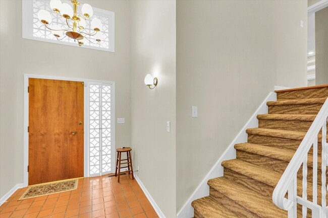 Building Photo - 1803 Golfview Dr