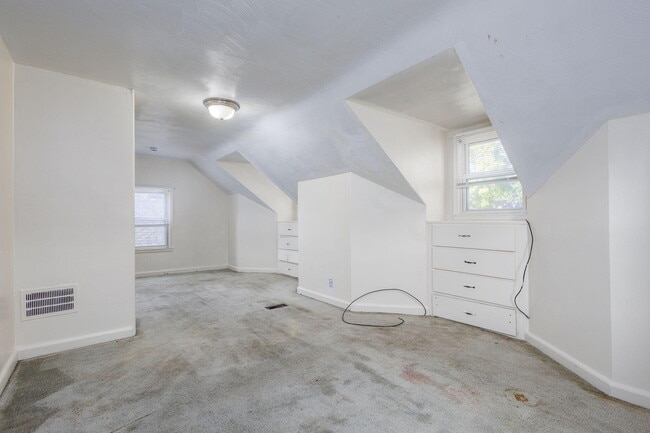 Building Photo - 6506 Memorial Ave