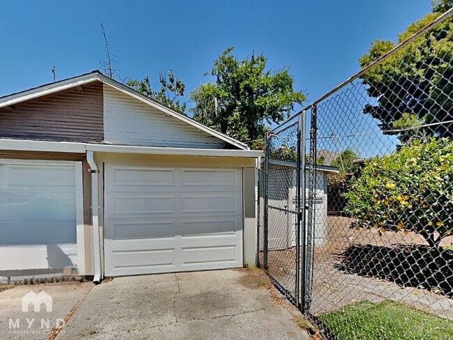 Building Photo - 2849 62nd Ave