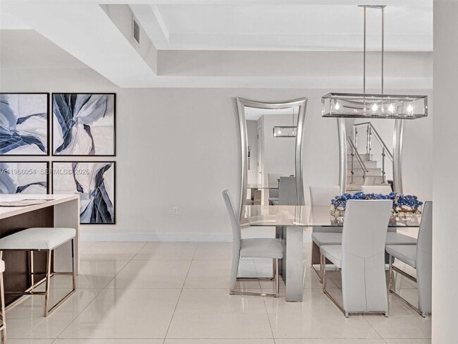 Building Photo - 3040 N Ocean Blvd