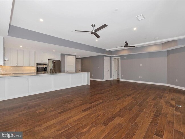 Building Photo - 210 E 2nd St