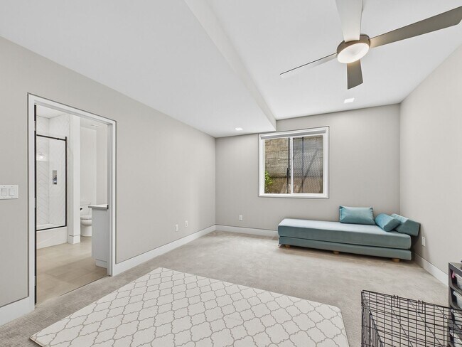 Building Photo - 155 Southmoor Dr