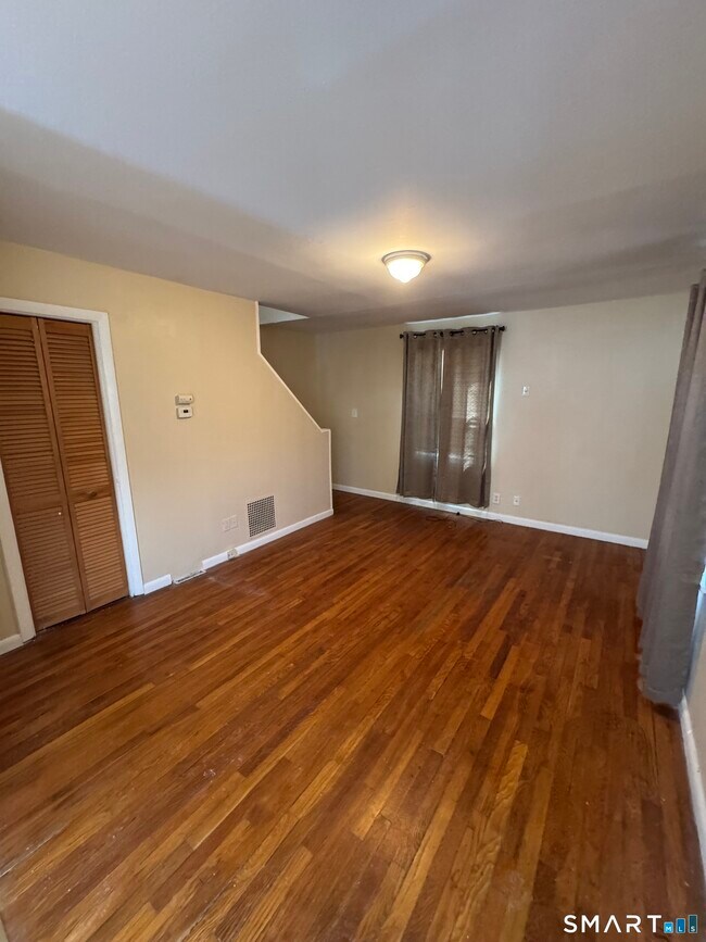 Building Photo - 117 Dupont Pl