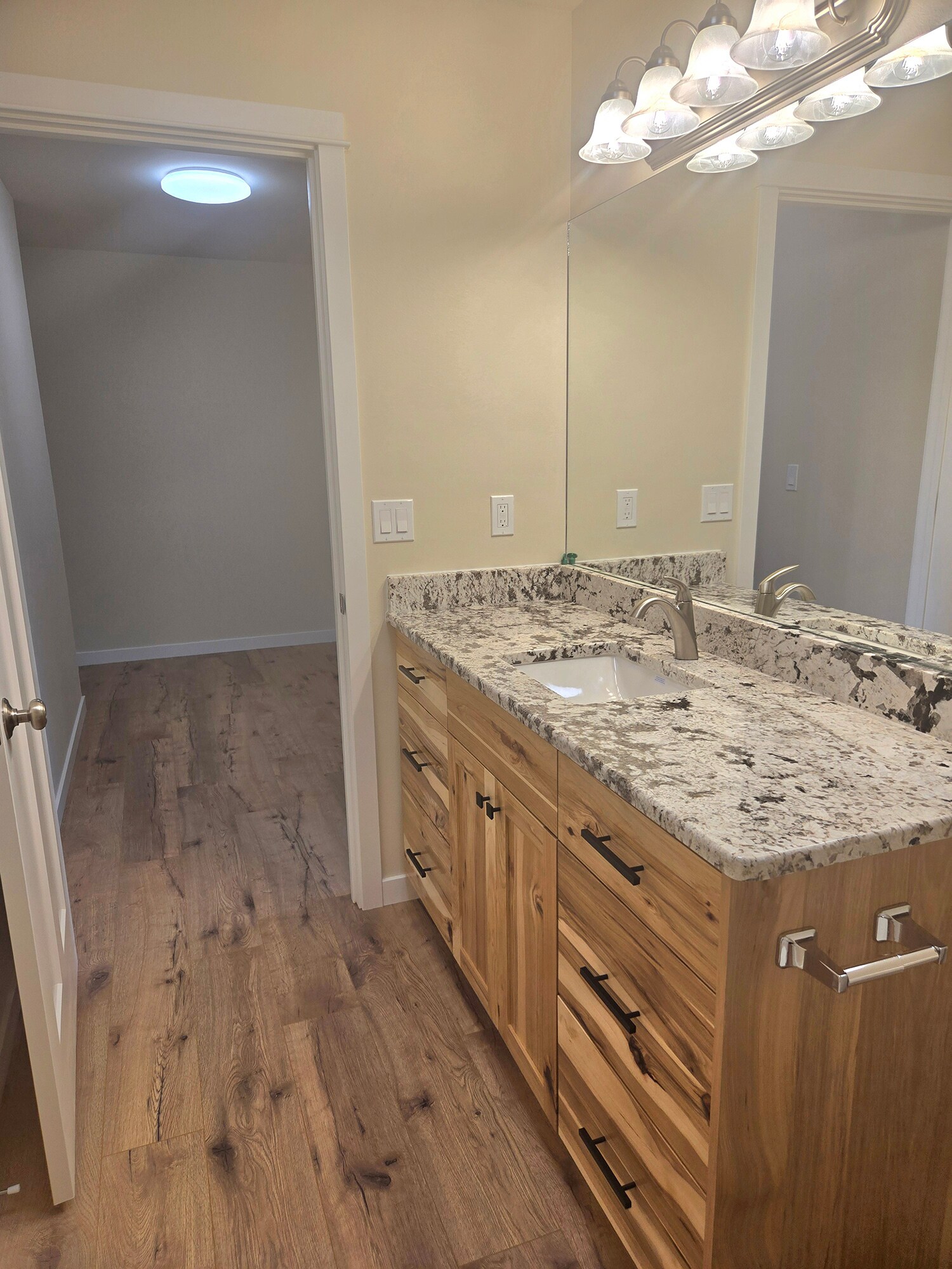 Main Bathroom - 1408 Edington Ave