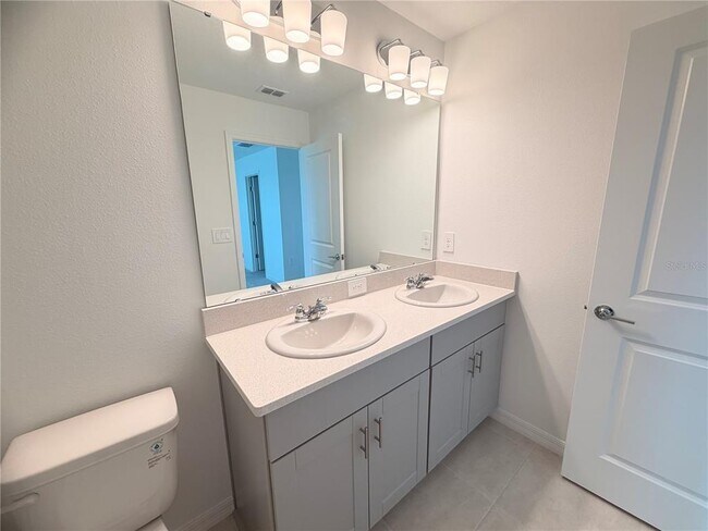 Building Photo - 2212 Portrait St