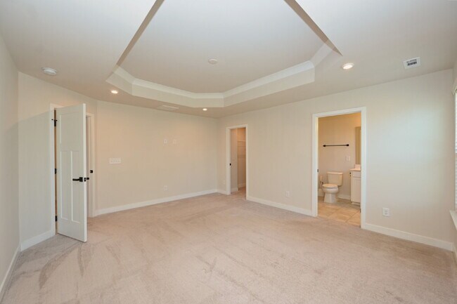 Building Photo - Updated Gallatin Townhome | 3BR + Garage, W/D Included