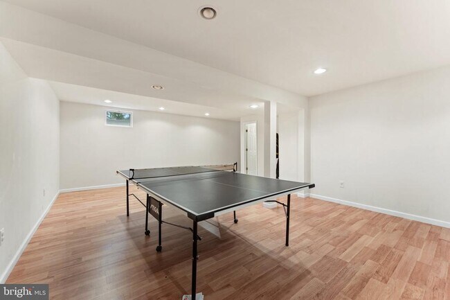 Building Photo - 8000 Sandburg Ct