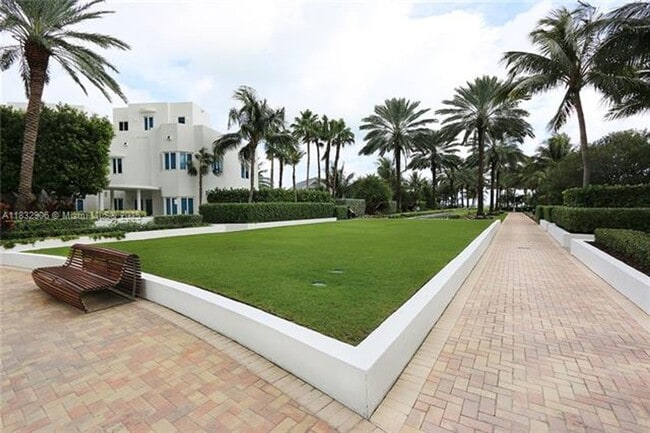Building Photo - 100 South Pointe Dr