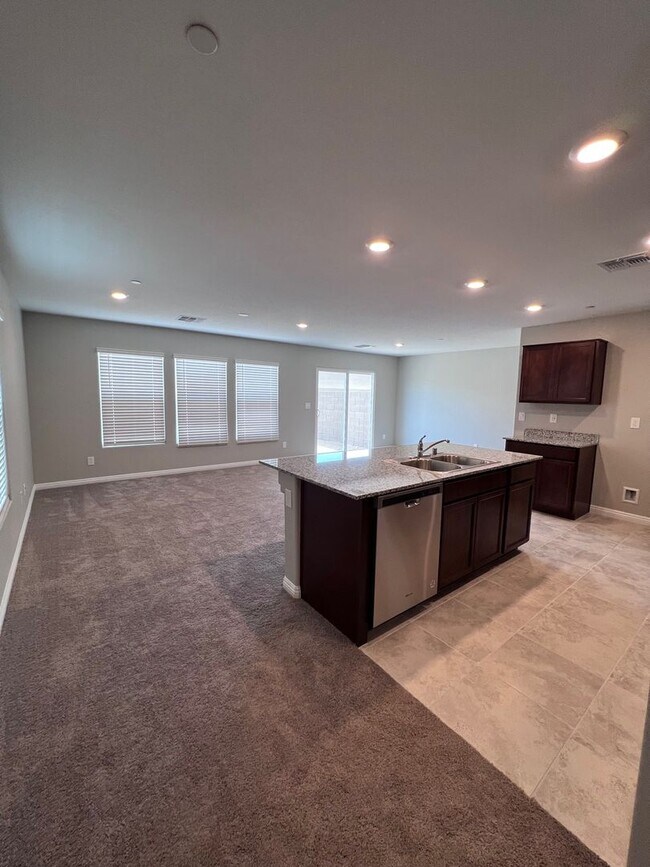 Building Photo - CASA BELLA COMMUNITY 3 BEDROOM 2.5 BATH LO...