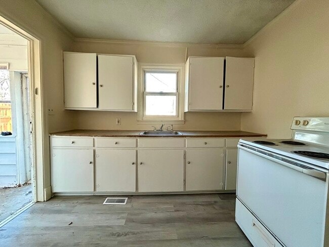 Building Photo - 1219 Bailey St