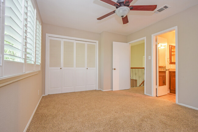 Building Photo - 3 Bedroom Townhouse - Northwest Hills