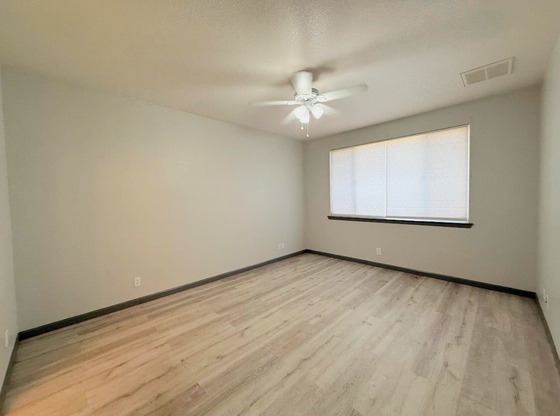 Building Photo - 633 Chandon Dr