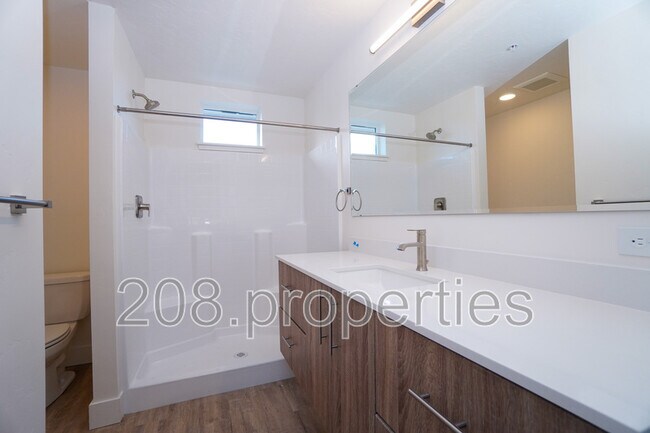 Building Photo - 4614 N Iota Ln