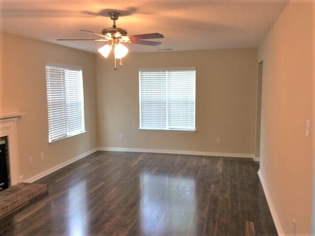 Building Photo - 12127 Landing Green Dr