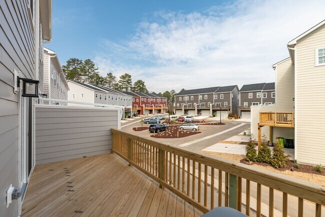 Building Photo - Available NOW! 4 Bed, 4 Bath in 751-South Neighborhood!