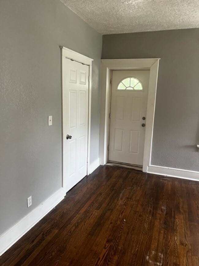 Building Photo - 3314 Tracy Ave