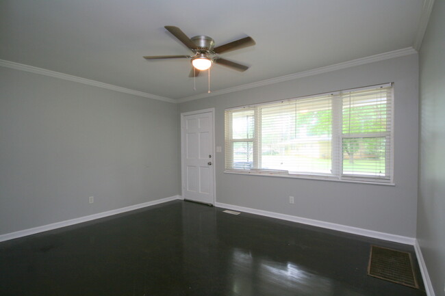 Building Photo - 3126 Las Animas Ave NW