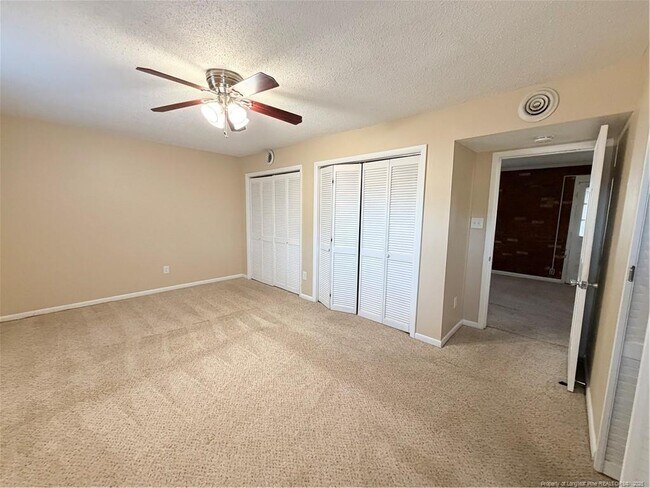 Building Photo - 4946 Pinewood Dr