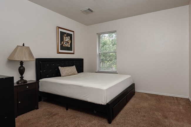 Building Photo - 127 Hockenberry Ct